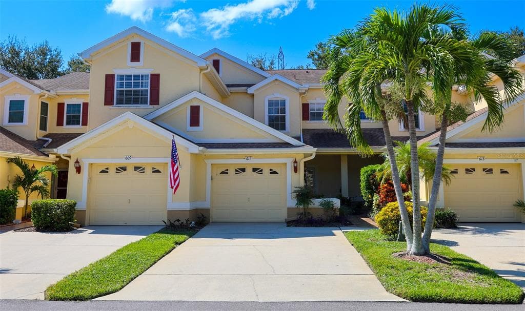 611 SPRING LAKE CIRCLE TARPON SPRINGS, FL 34688