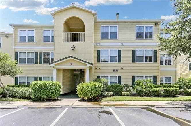 18179 BRIDLE CLUB DRIVE UNIT 18179 TAMPA, FL 33647