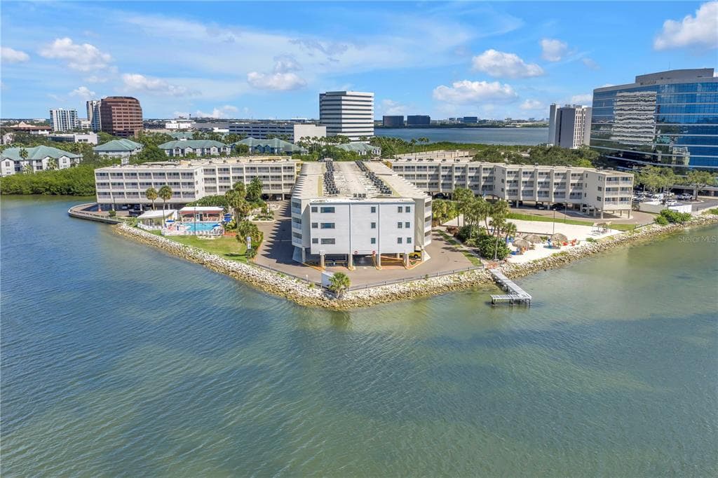2506 N ROCKY POINT DRIVE UNIT 272 TAMPA, FL 33607