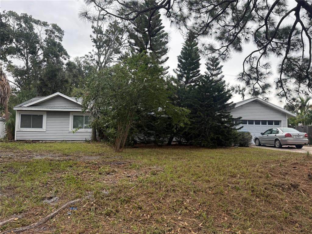 1025 COUNTRY CLUB ROAD N ST PETERSBURG, FL 33710