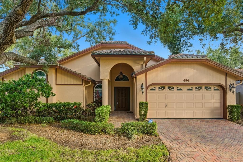 484 AVILA CIRCLE NE ST PETERSBURG, FL 33703