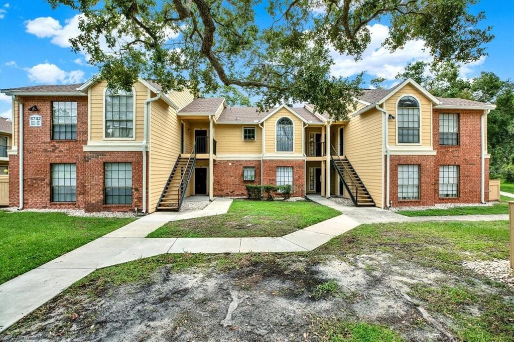 8742 MALLARD RESERVE DRIVE UNIT 204 TAMPA, FL 33614