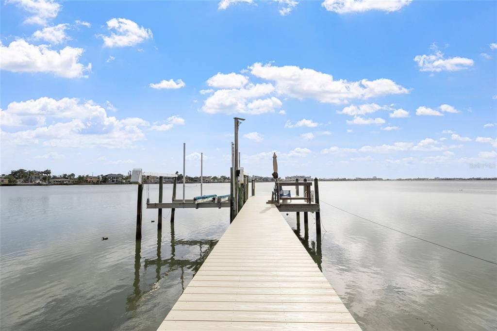 311 SUNSET DRIVE N ST PETERSBURG, FL 33710