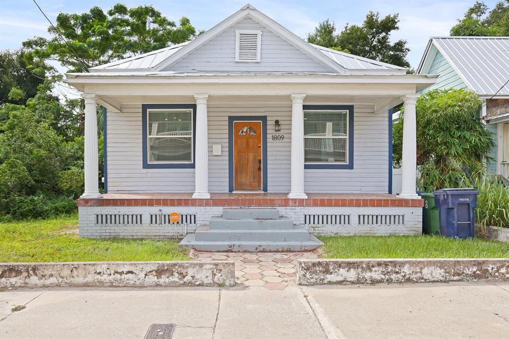 1809 E COLUMBUS DRIVE TAMPA, FL 33605