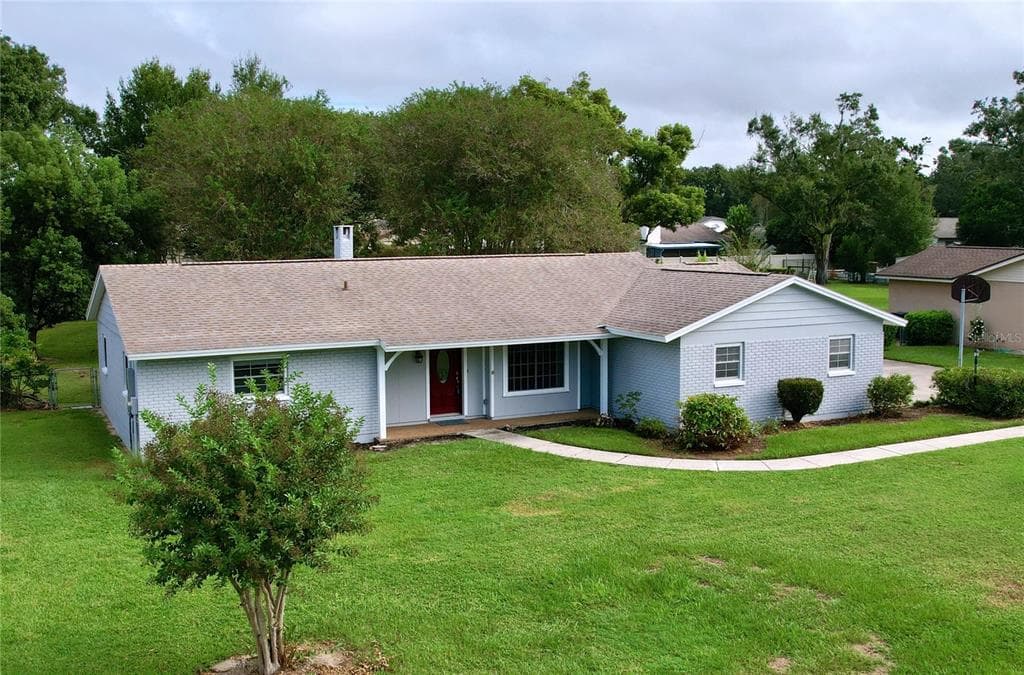 318 HOLLOWTREE DRIVE