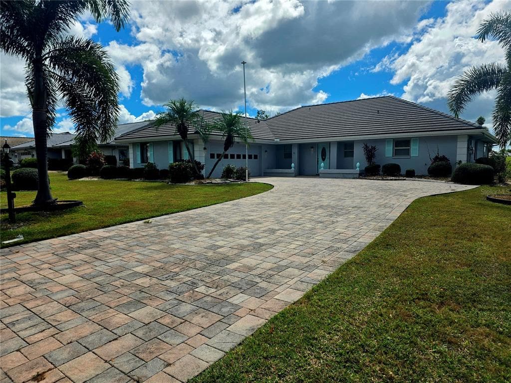 1936 NEW BEDFORD DRIVE SUN CITY CENTER, FL 33573