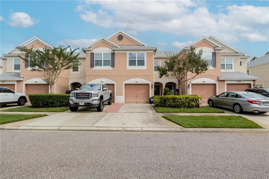 26535 CASTLEVIEW WAY WESLEY CHAPEL, FL 33544