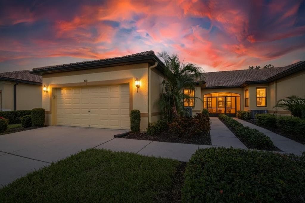 307 BLUEWATER FALLS COURT APOLLO BEACH, FL 33572