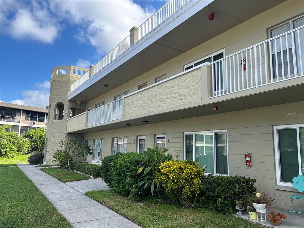 2391 SUMATRAN WAY UNIT 9 CLEARWATER, FL 33763