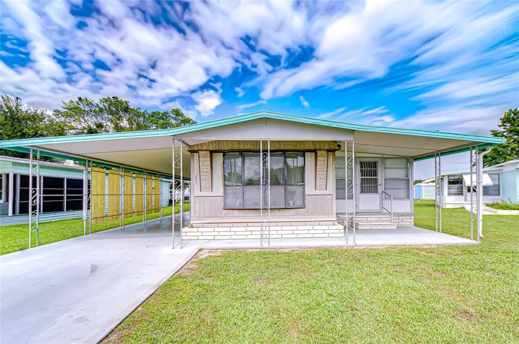 39613 STERLING DRIVE ZEPHYRHILLS, FL 33542