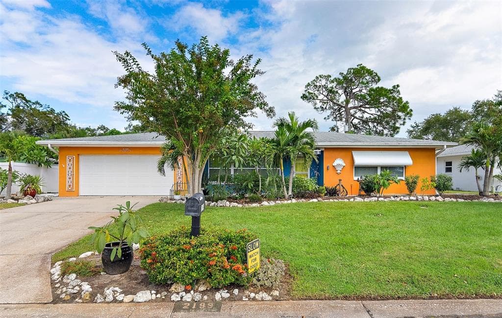 2199 SUNSET CIRCLE LARGO, FL 33774