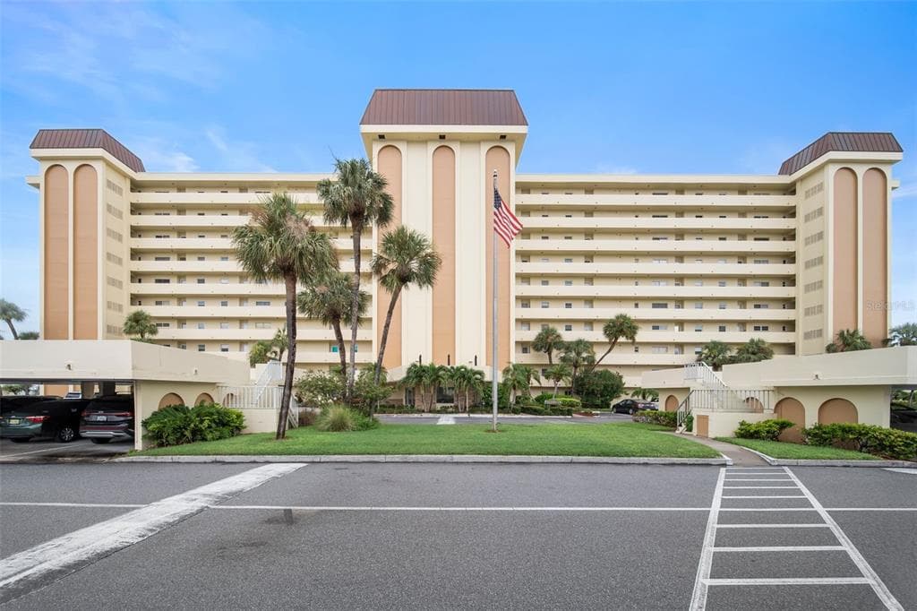 4725 COVE CIRCLE UNIT 202 ST PETERSBURG, FL 33708