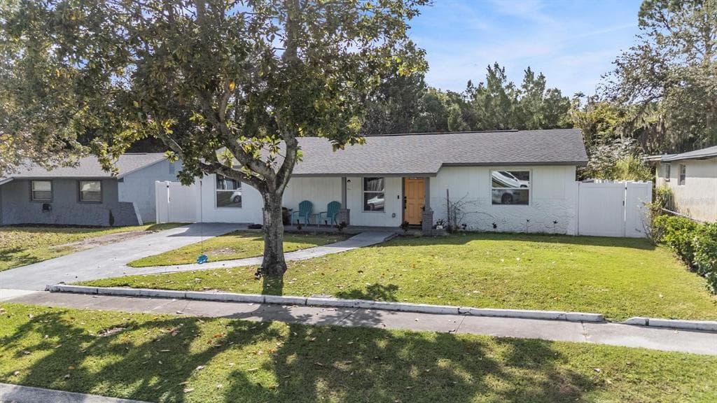1116 BEACHWOOD AVENUE CLEARWATER, FL 33759