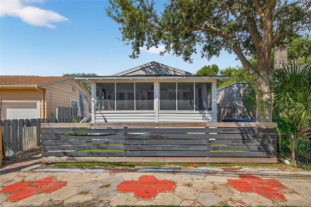 914 DARTMOOR STREET N ST PETERSBURG, FL 33701