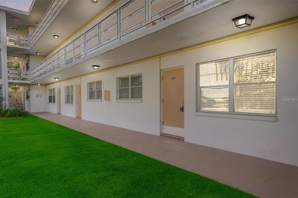 911 WASHINGTON AVENUE SW UNIT 102 LARGO, FL 33770