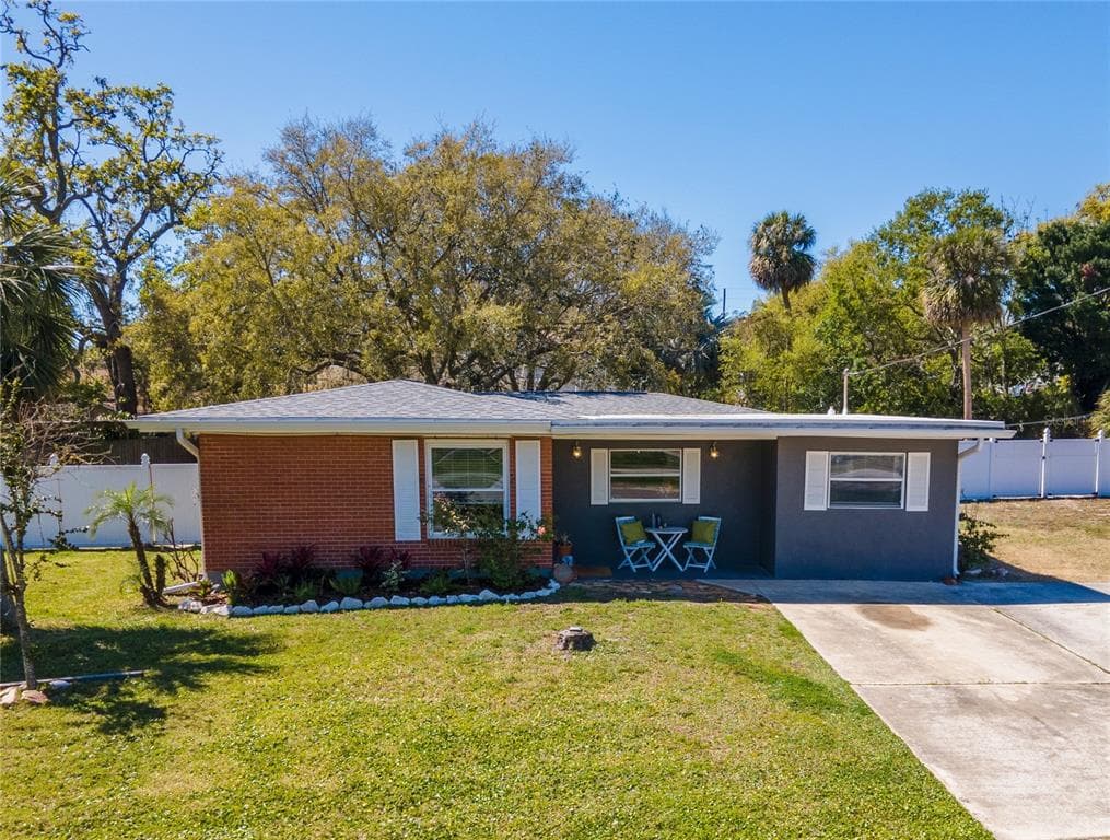 27 PARK AVENUE TARPON SPRINGS, FL 34689