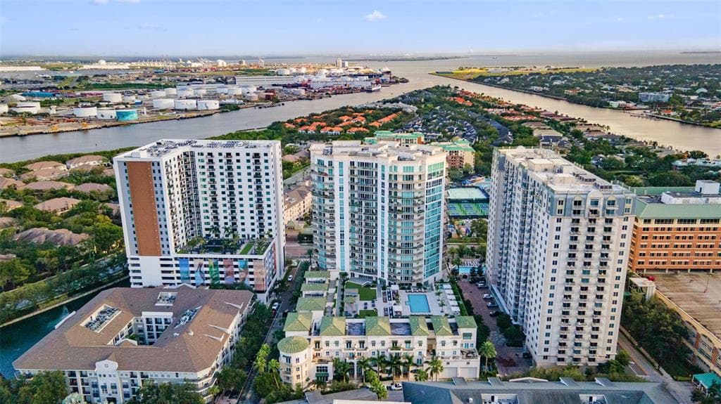 450 KNIGHTS RUN AVENUE UNIT 414 TAMPA, FL 33602