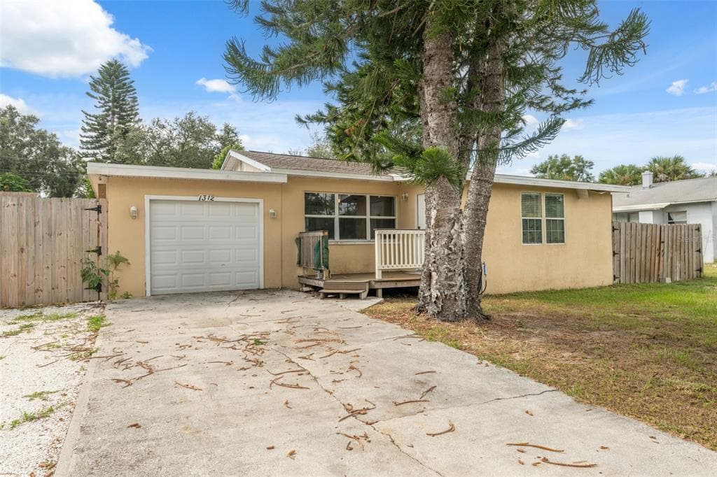 1312 E TARPON AVENUE TARPON SPRINGS, FL 34689