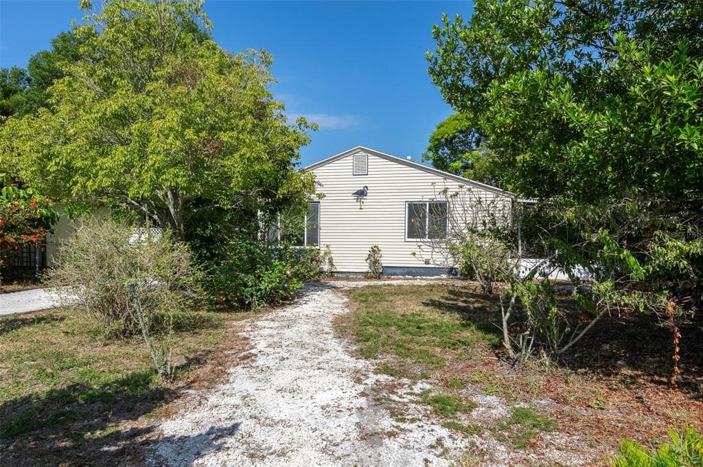 907 HULL STREET S GULFPORT, FL 33707