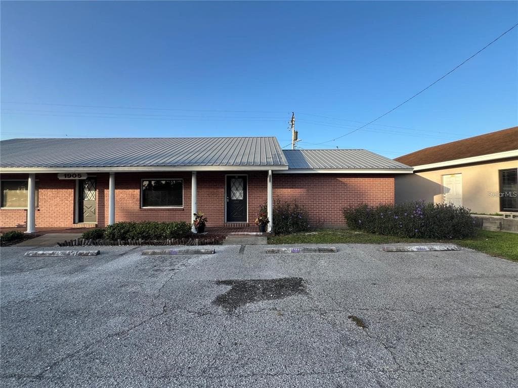 1905 W BAKER STREET UNIT B PLANT CITY, FL 33563