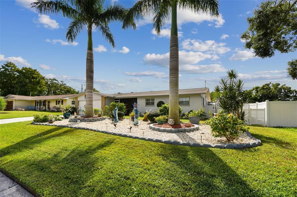 1389 SEABREEZE STREET CLEARWATER, FL 33756