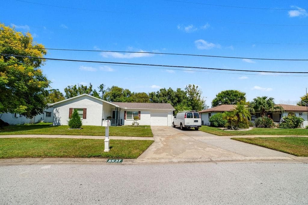 8637 SUMMER DRIVE HUDSON, FL 34667