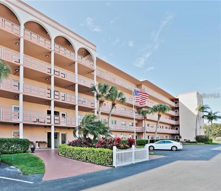 5521 80TH STREET N UNIT 215 ST PETERSBURG, FL 33709