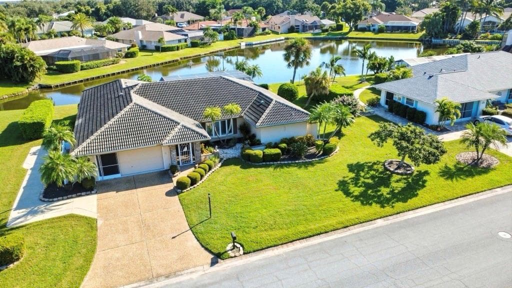 6994 COUNTRY LAKES CIRCLE