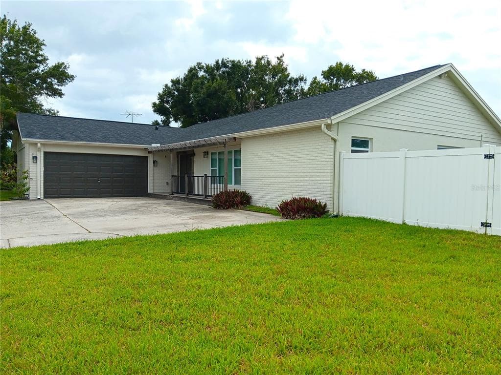 1929 ARVIS CIRCLE E CLEARWATER, FL 33764