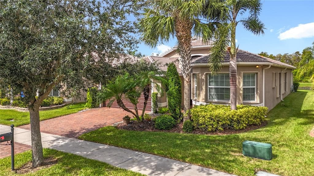 16113 CAPE CORAL DRIVE WIMAUMA, FL 33598