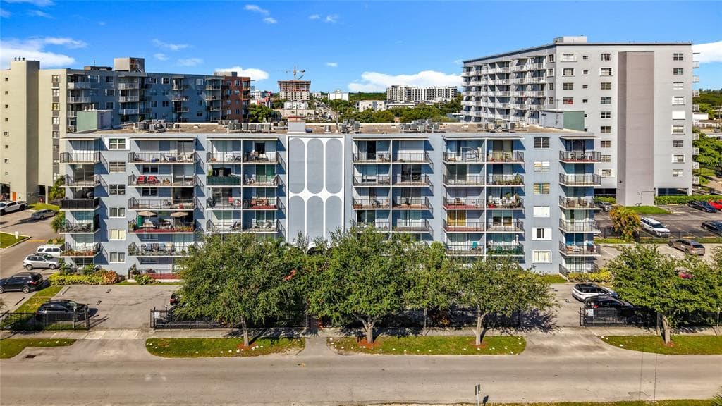 12500 NE 15TH AVENUE UNIT 105