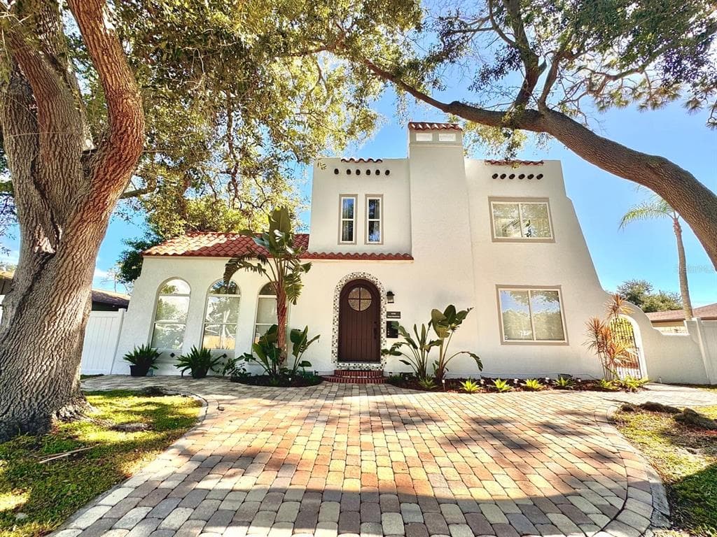 6735 POINSETTIA AVENUE S ST PETERSBURG, FL 33707