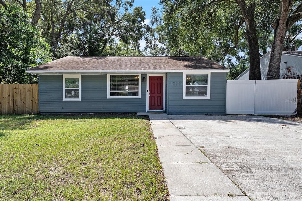 1209 E FLORA STREET TAMPA, FL 33604