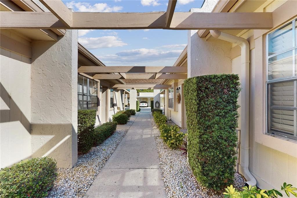11135 CARRIAGE HILL DRIVE UNIT 5 PORT RICHEY, FL 34668
