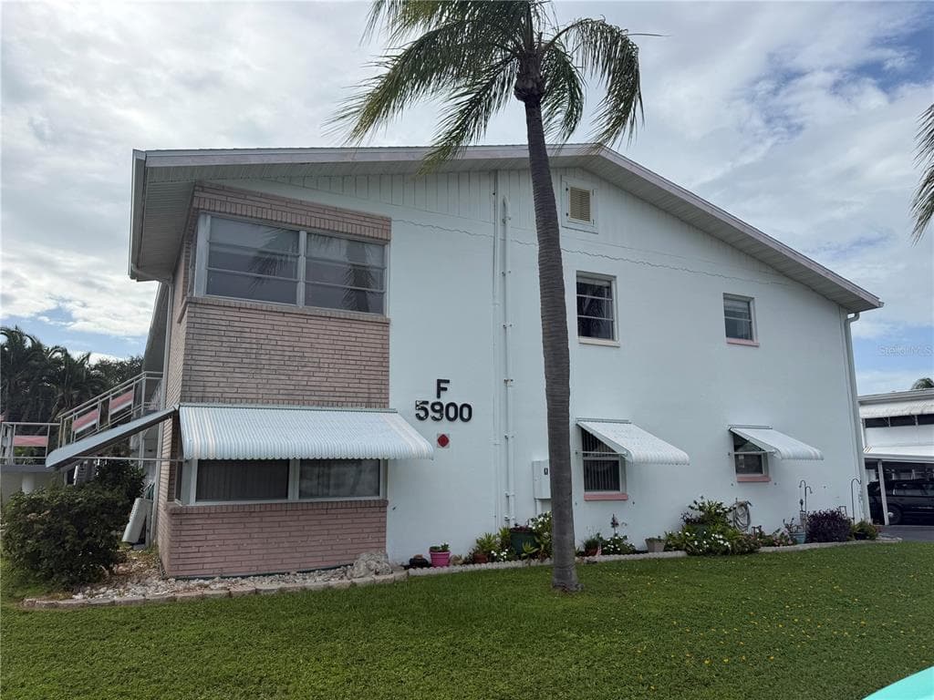5900 21ST STREET N UNIT 10 ST PETERSBURG, FL 33714