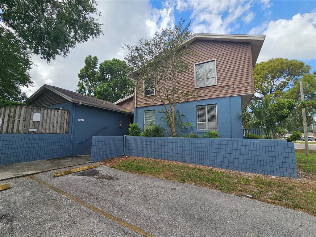 7610 W POWHATAN AVENUE UNIT 2 TAMPA, FL 33615