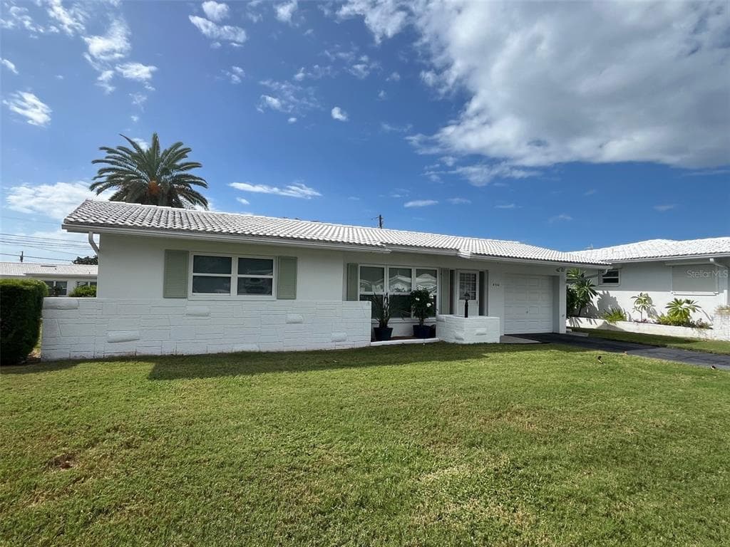 8732 140TH WAY SEMINOLE, FL 33776