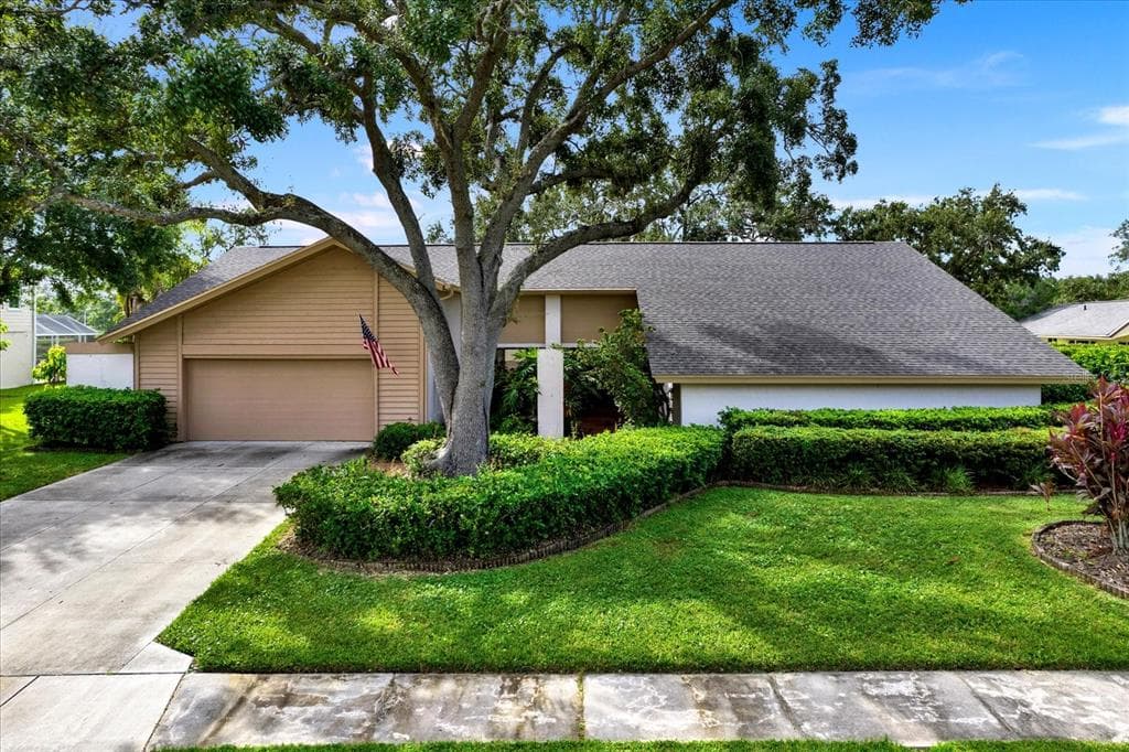 4312 MIDDLE LAKE DRIVE TAMPA, FL 33624