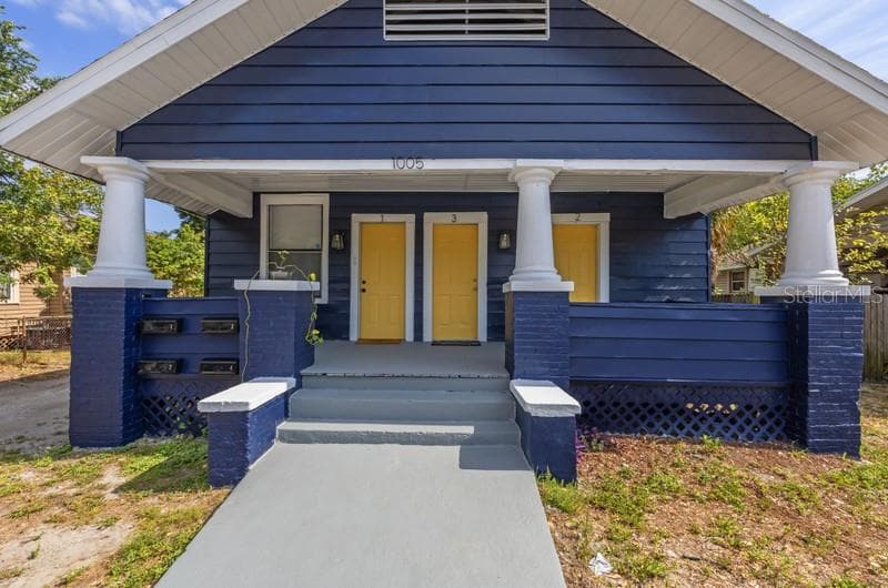 1005 E LAKE AVENUE TAMPA, FL 33605