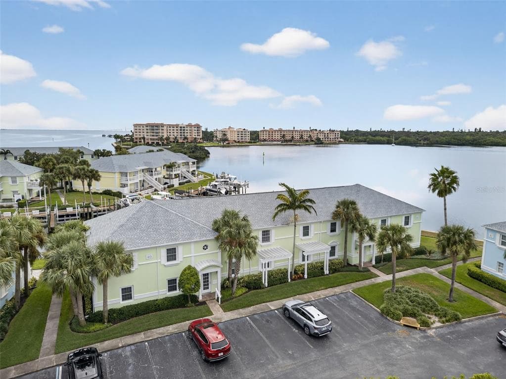 5153 SALMON DRIVE SE UNIT D ST PETERSBURG, FL 33705