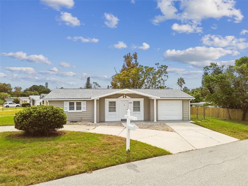 3704 OAKHURST DRIVE HOLIDAY, FL 34691