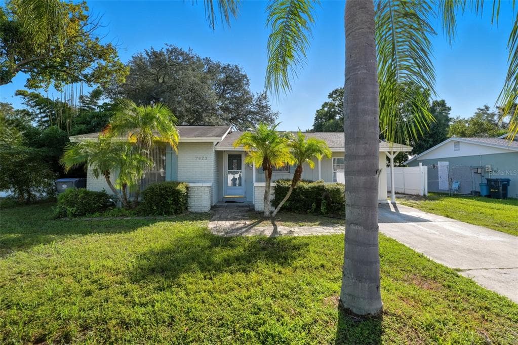 7923 WOODVINE CIRCLE TAMPA, FL 33615