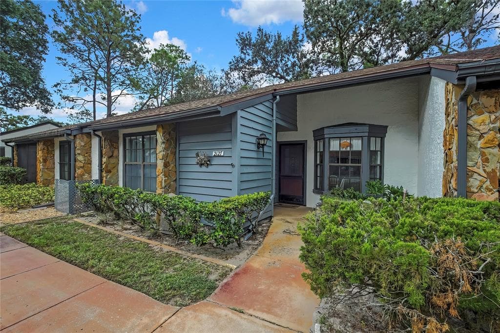 2127 SEA PINES COURT SPRING HILL, FL 34606