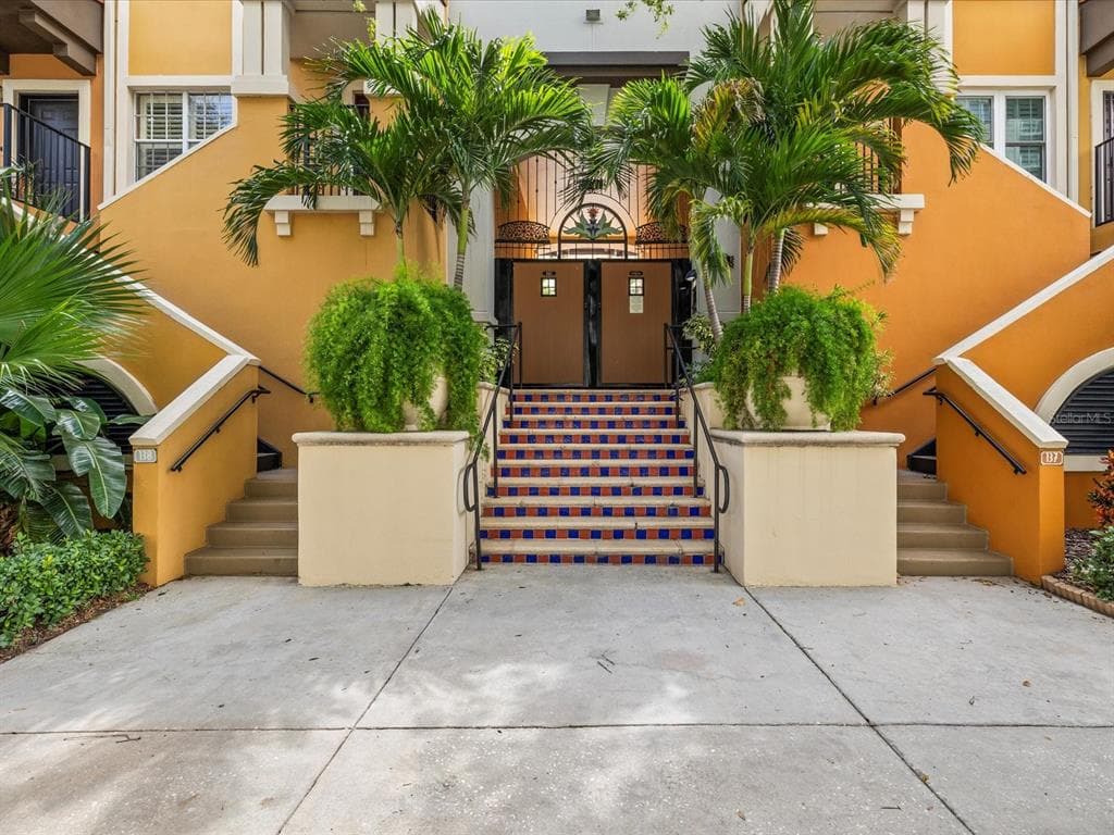 200 4TH AVENUE S UNIT 103 ST PETERSBURG, FL 33701