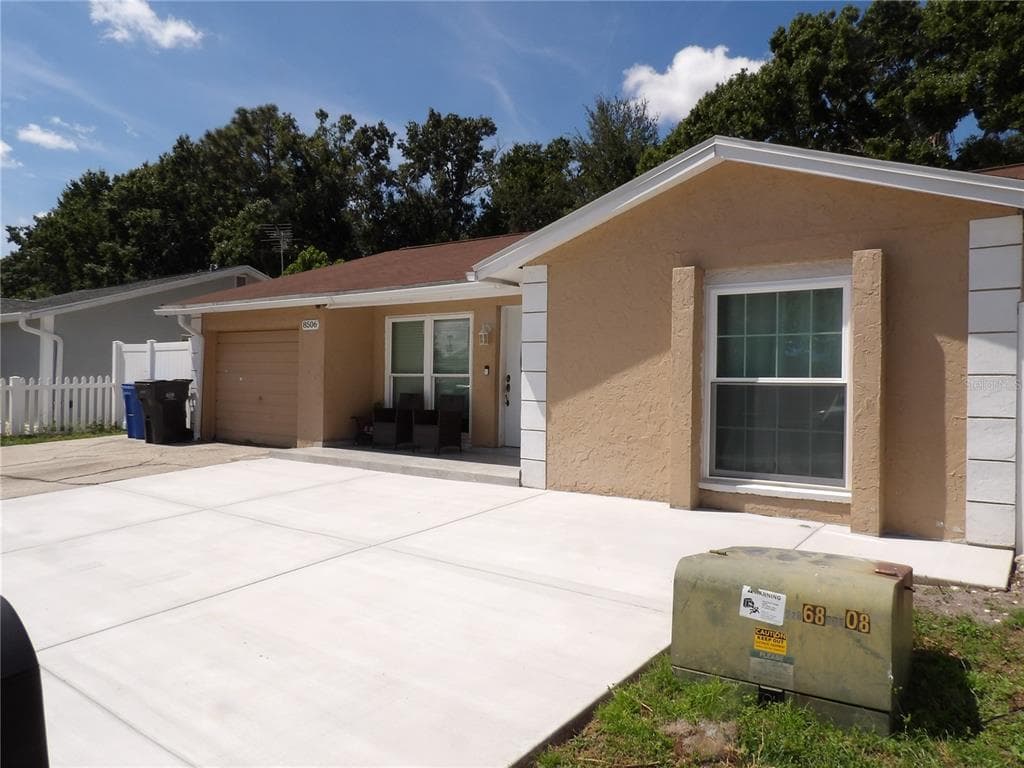 8506 SEVEN COVES CT TAMPA, FL 33634
