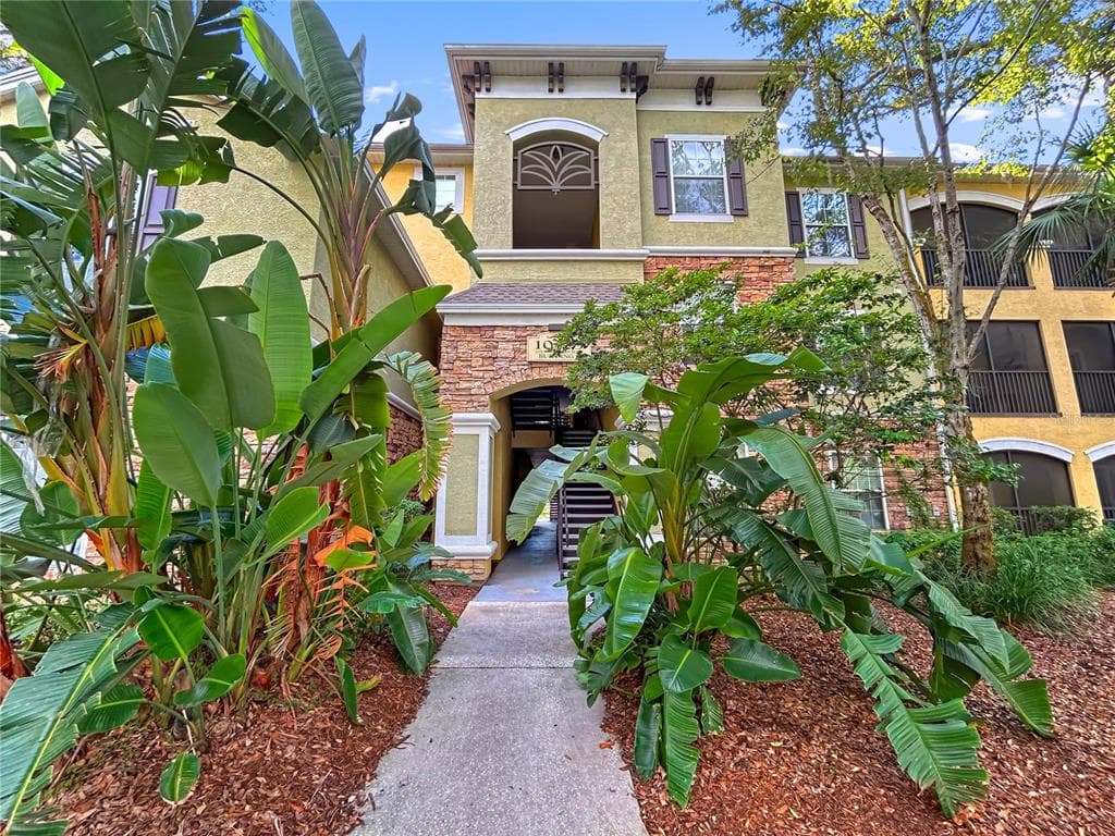 10105 COURTNEY PALMS BOULEVARD UNIT 303 TAMPA, FL 33619