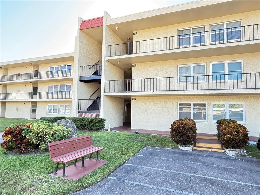 12200 VONN ROAD UNIT 2105 LARGO, FL 33774