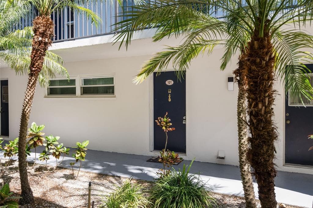 1146 KING ARTHUR COURT UNIT 101 DUNEDIN, FL 34698