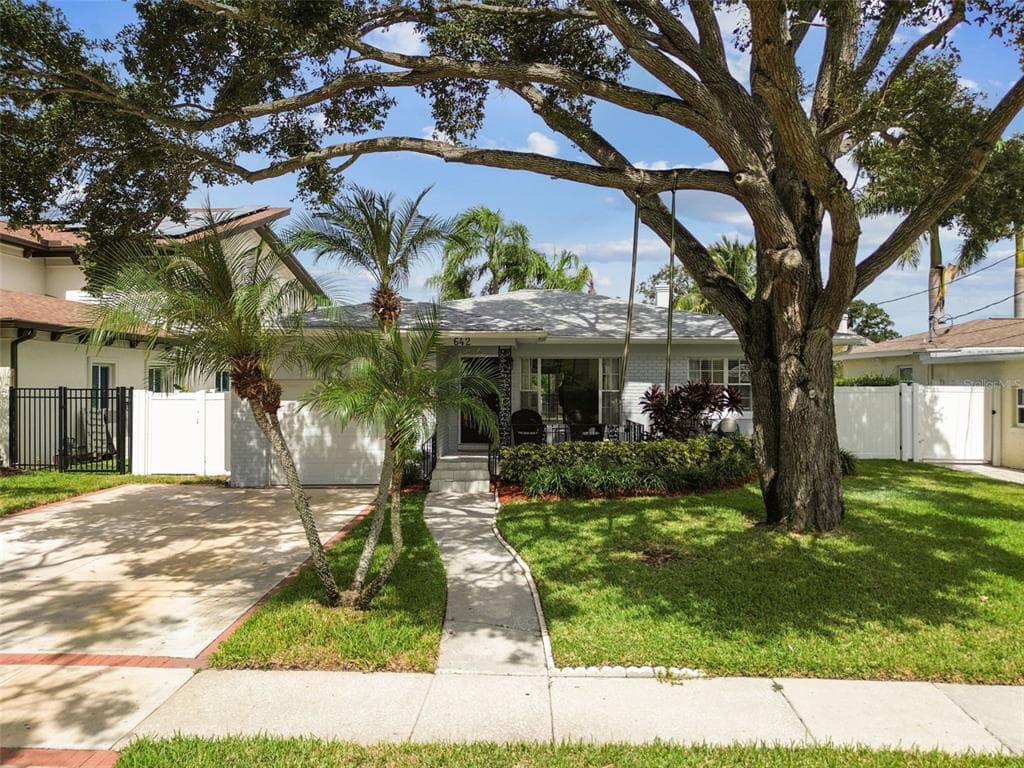 642 GENEVA PLACE TAMPA, FL 33606
