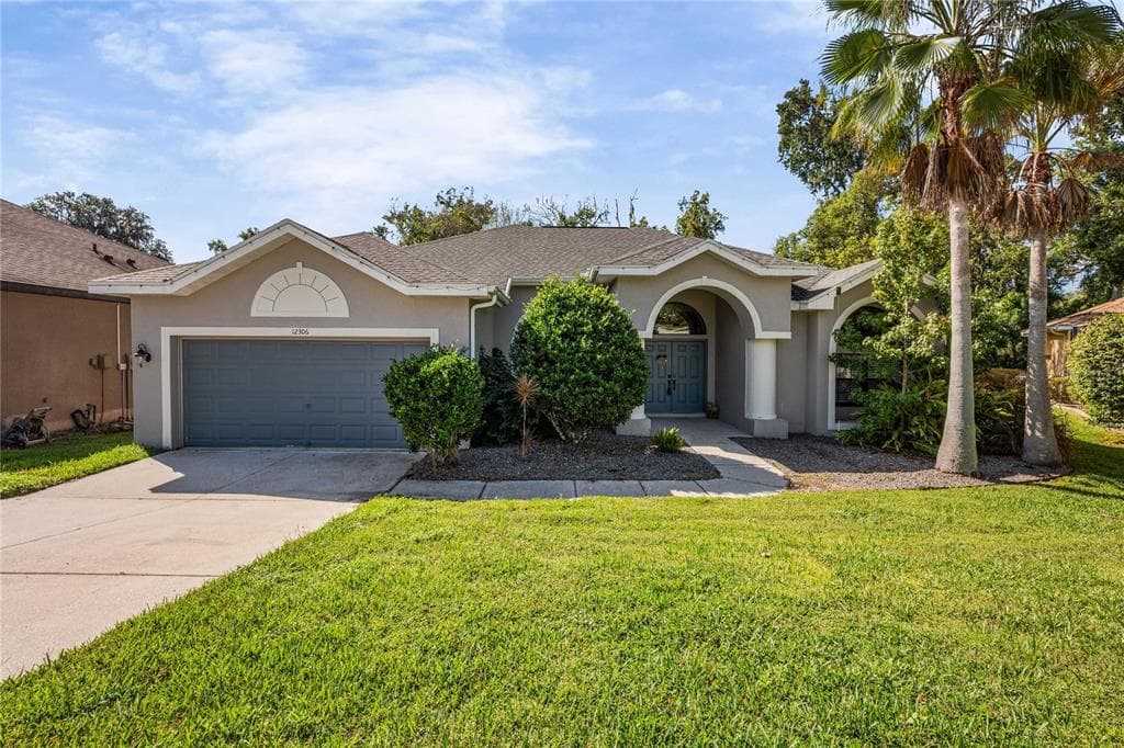 12306 WOODLANDS CIRCLE DADE CITY, FL 33525